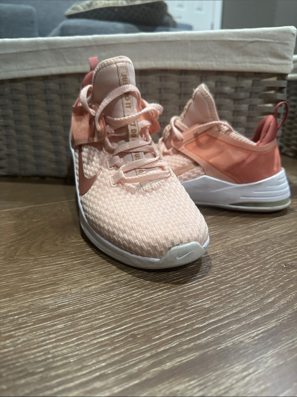 Nike Coral Peach Lightweight Training Sneakers